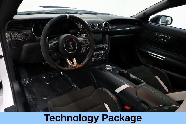 Ford Mustang Vehicle Full-screen Gallery Image 10