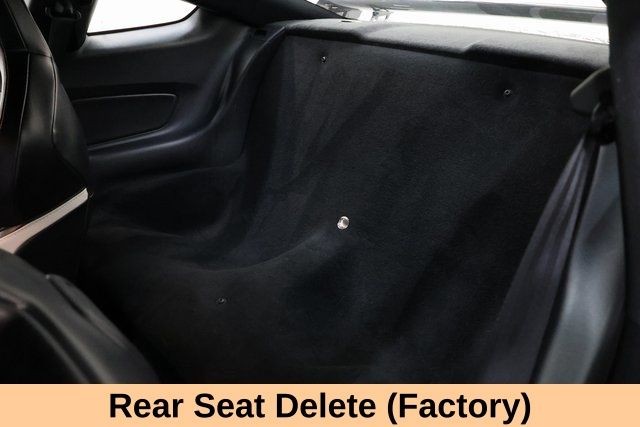 Ford Mustang Vehicle Full-screen Gallery Image 16