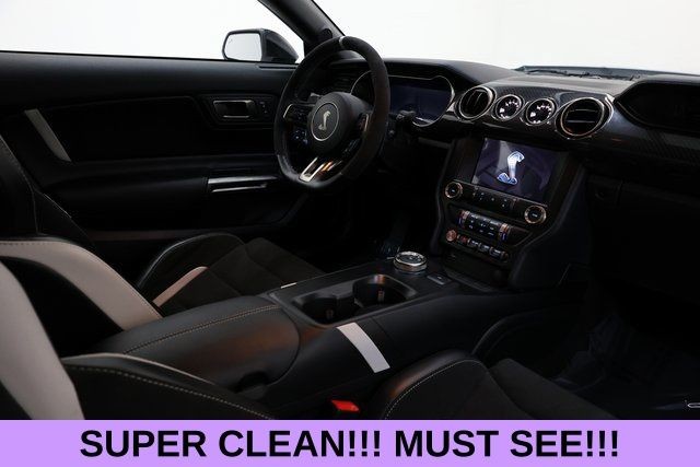 Ford Mustang Vehicle Full-screen Gallery Image 17