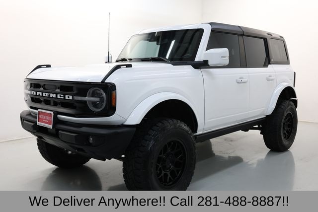 Ford Bronco Vehicle Full-screen Gallery Image 03