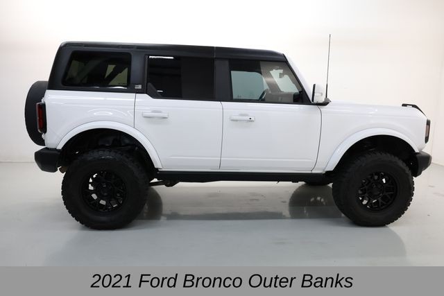 Ford Bronco Vehicle Full-screen Gallery Image 04