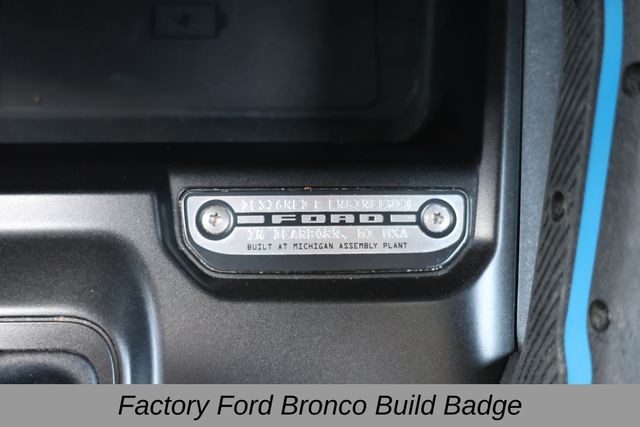 Ford Bronco Vehicle Full-screen Gallery Image 06