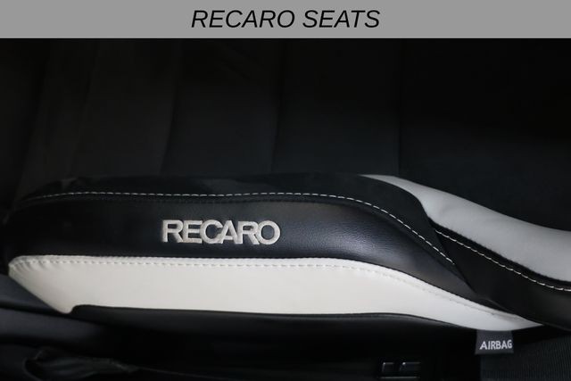 Ford Mustang Vehicle Full-screen Gallery Image 19