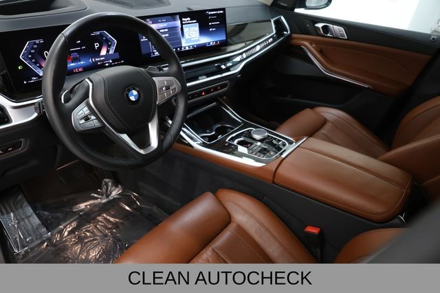 BMW X7 Vehicle Full-screen Gallery Image 10