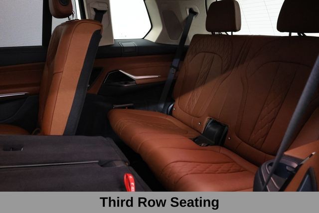 BMW X7 Vehicle Full-screen Gallery Image 16