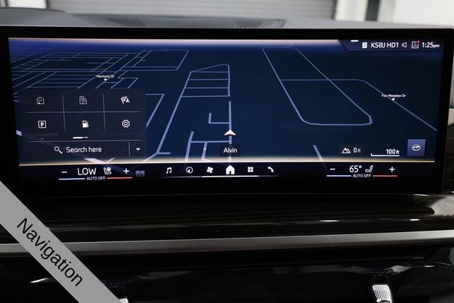 BMW X7 Vehicle Full-screen Gallery Image 22