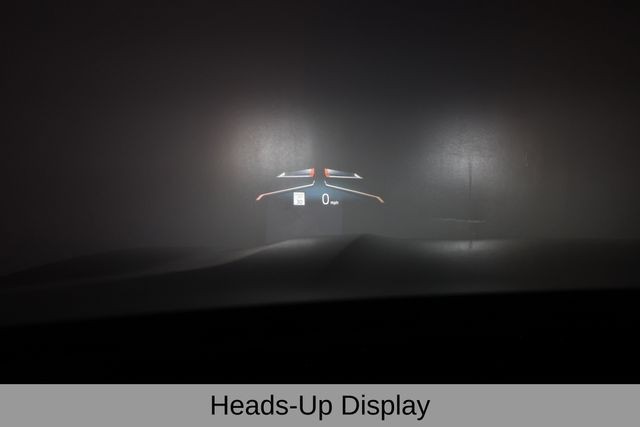 BMW X7 Vehicle Full-screen Gallery Image 24