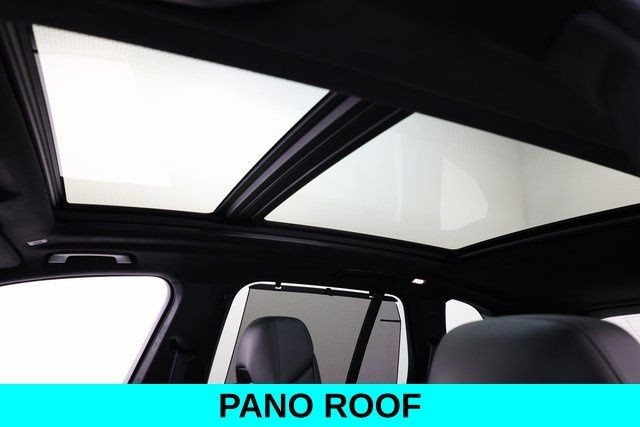 BMW X5 M Vehicle Full-screen Gallery Image 25