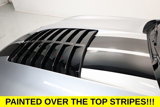 Ford Mustang Vehicle Full-screen Gallery Image 05