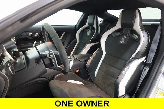 Ford Mustang Vehicle Full-screen Gallery Image 13