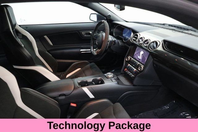 Ford Mustang Vehicle Full-screen Gallery Image 17