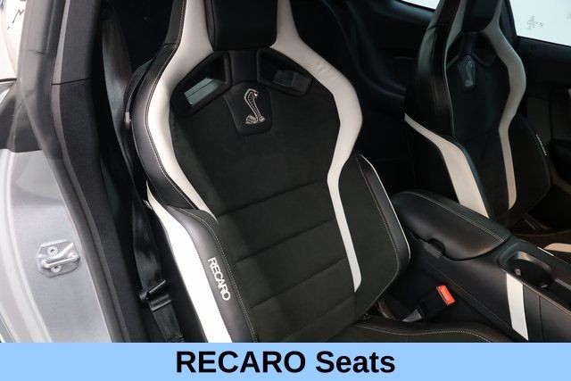 Ford Mustang Vehicle Full-screen Gallery Image 20