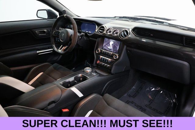 Ford Mustang Vehicle Full-screen Gallery Image 22