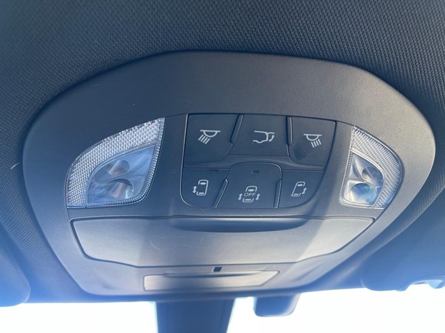 Chrysler Pacifica Vehicle Image 33