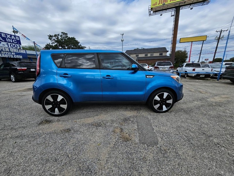 Kia Soul Vehicle Full-screen Gallery Image 4