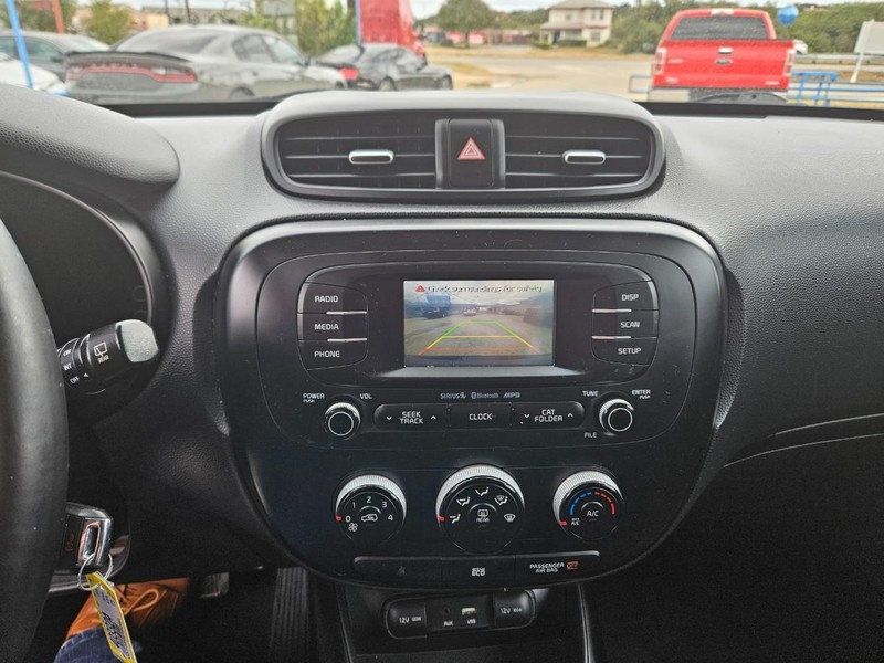 Kia Soul Vehicle Full-screen Gallery Image 6