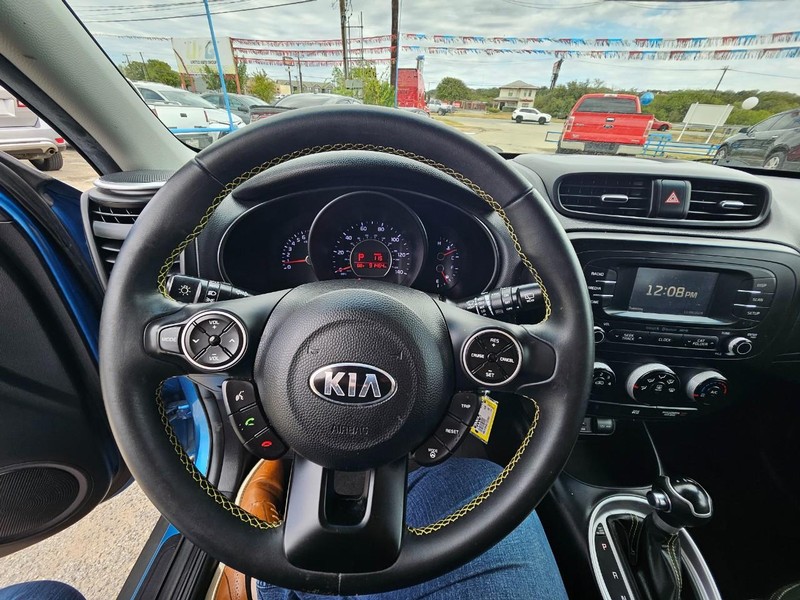 Kia Soul Vehicle Full-screen Gallery Image 9