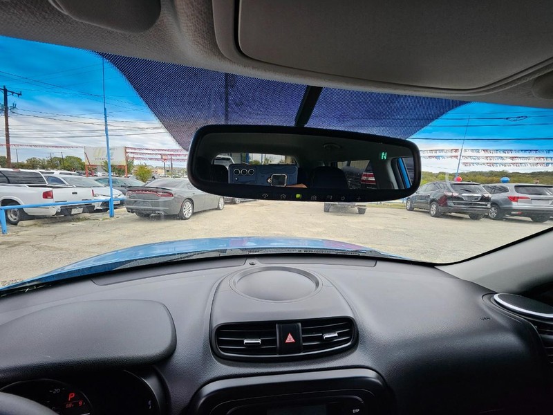 Kia Soul Vehicle Full-screen Gallery Image 10