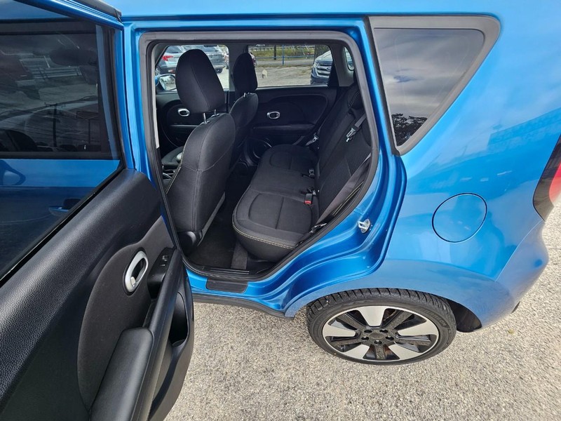 Kia Soul Vehicle Full-screen Gallery Image 12