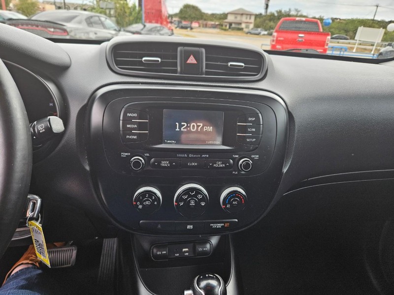 Kia Soul Vehicle Full-screen Gallery Image 13