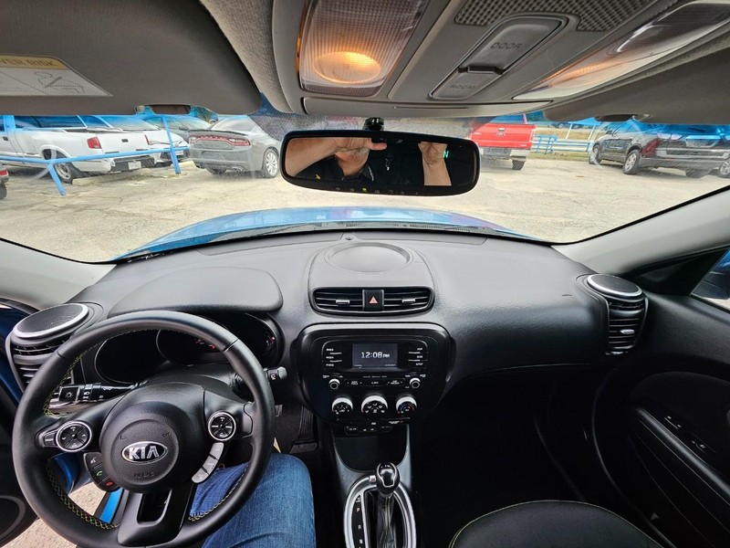 Kia Soul Vehicle Full-screen Gallery Image 15