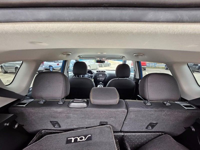 Kia Soul Vehicle Full-screen Gallery Image 17