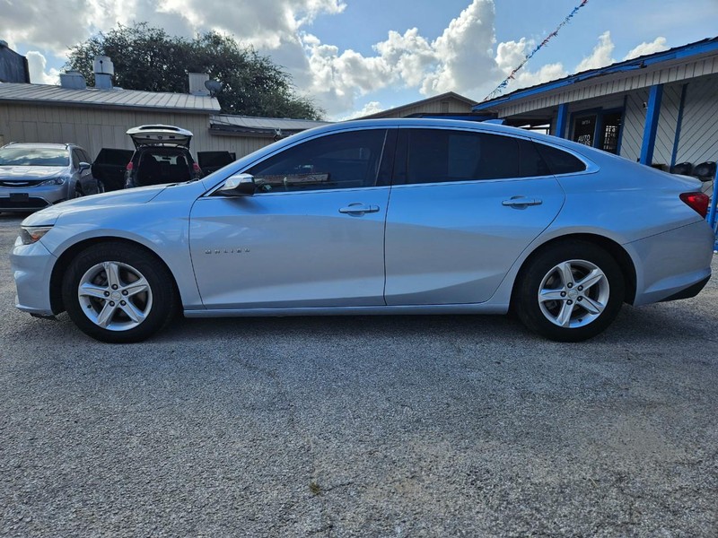 Chevrolet Malibu Vehicle Full-screen Gallery Image 2