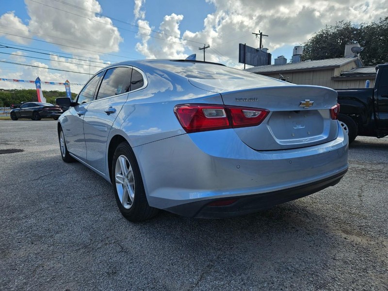 Chevrolet Malibu Vehicle Full-screen Gallery Image 6