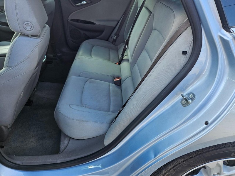 Chevrolet Malibu Vehicle Full-screen Gallery Image 7