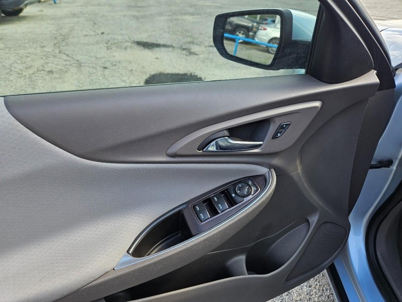Chevrolet Malibu Vehicle Full-screen Gallery Image 8