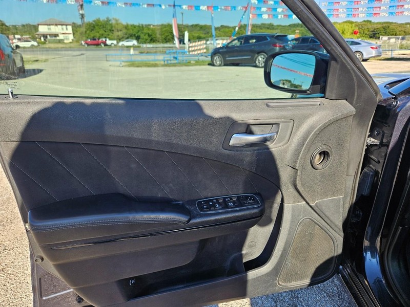 Dodge Charger Vehicle Full-screen Gallery Image 8