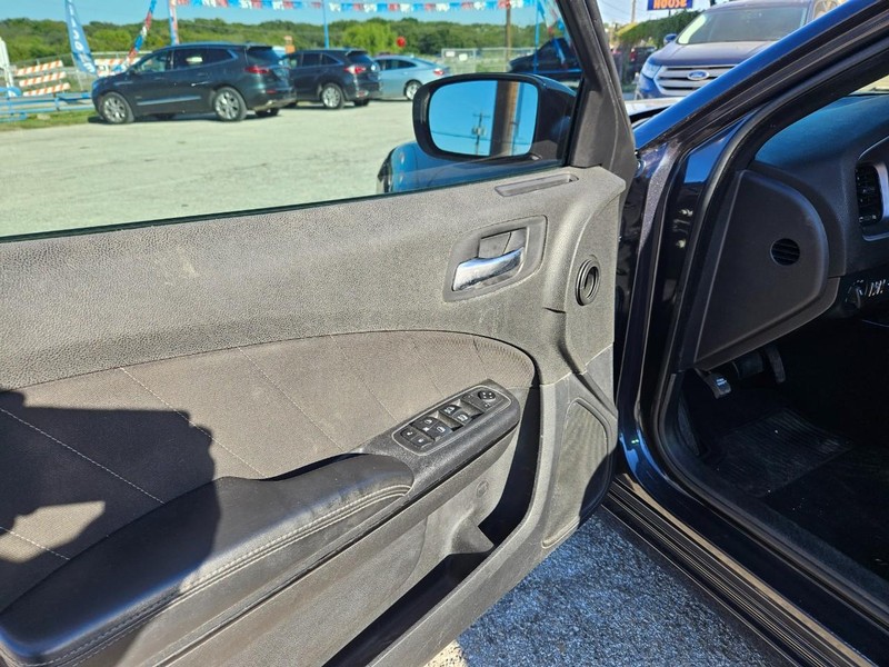 Dodge Charger Vehicle Full-screen Gallery Image 9