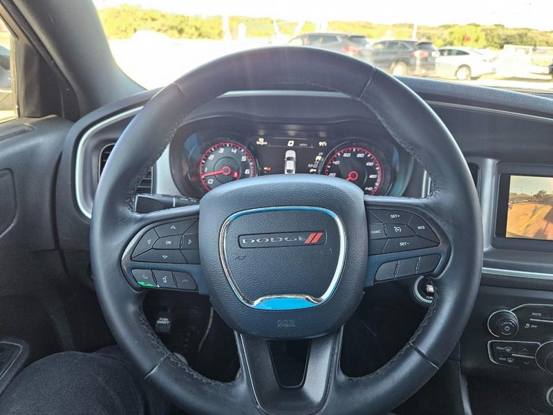 Dodge Charger Vehicle Full-screen Gallery Image 12