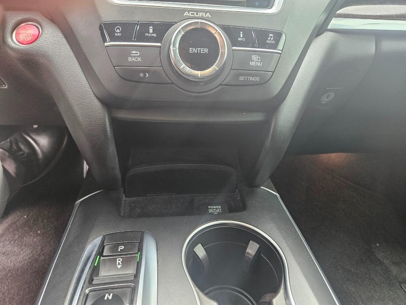 Acura MDX Vehicle Full-screen Gallery Image 12