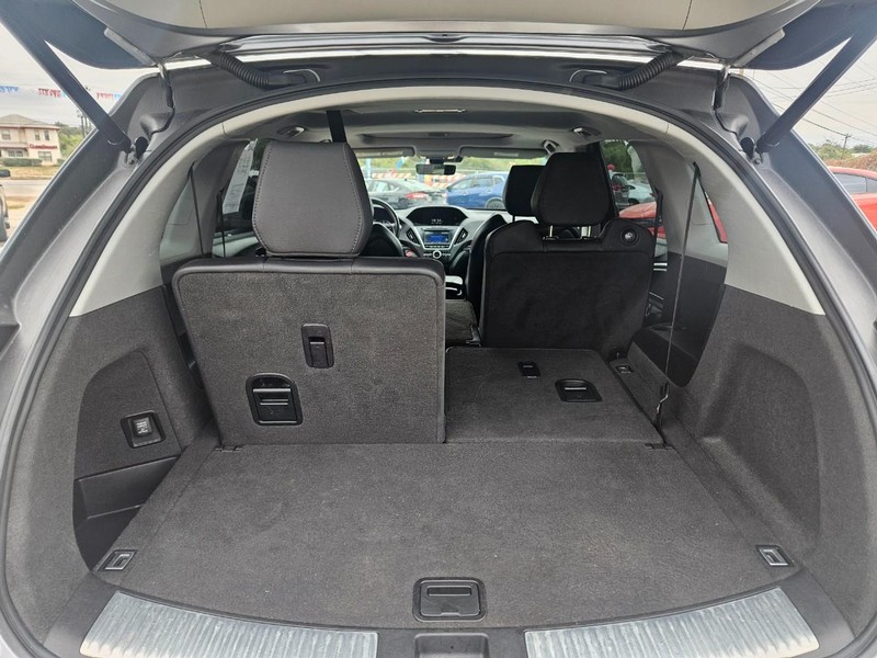 Acura MDX Vehicle Full-screen Gallery Image 13