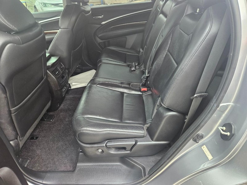 Acura MDX Vehicle Full-screen Gallery Image 15