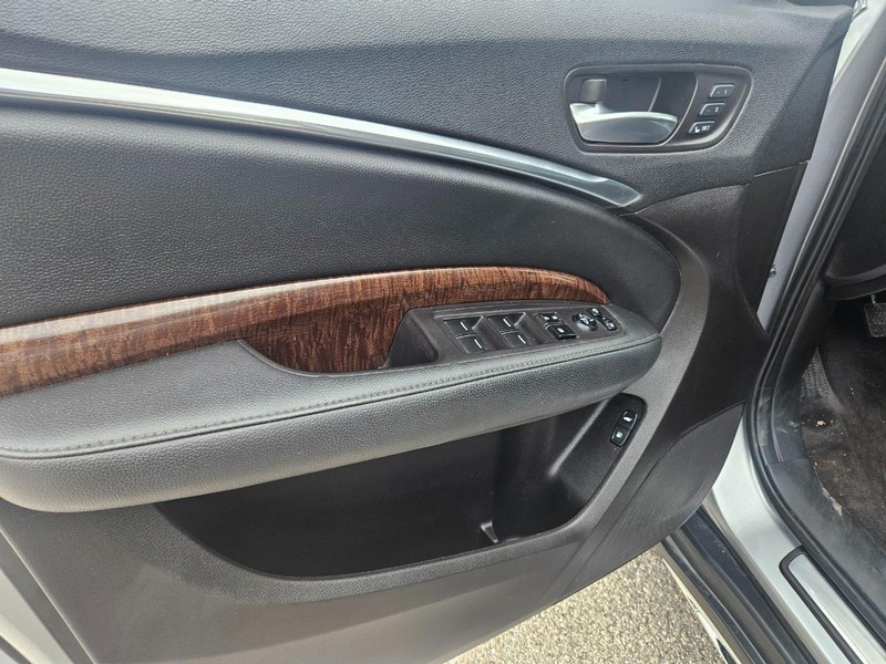 Acura MDX Vehicle Full-screen Gallery Image 16