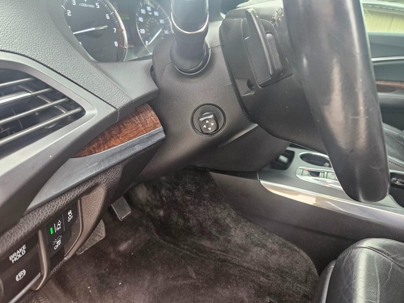 Acura MDX Vehicle Full-screen Gallery Image 17