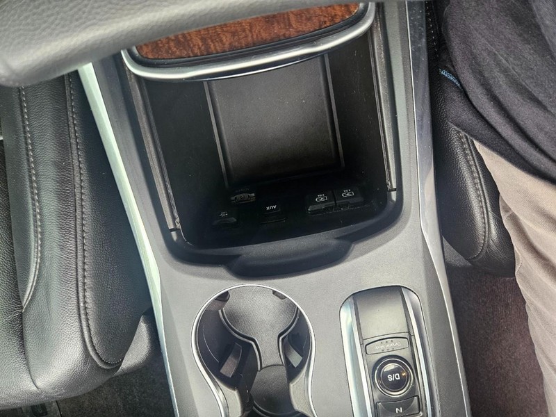 Acura MDX Vehicle Full-screen Gallery Image 18