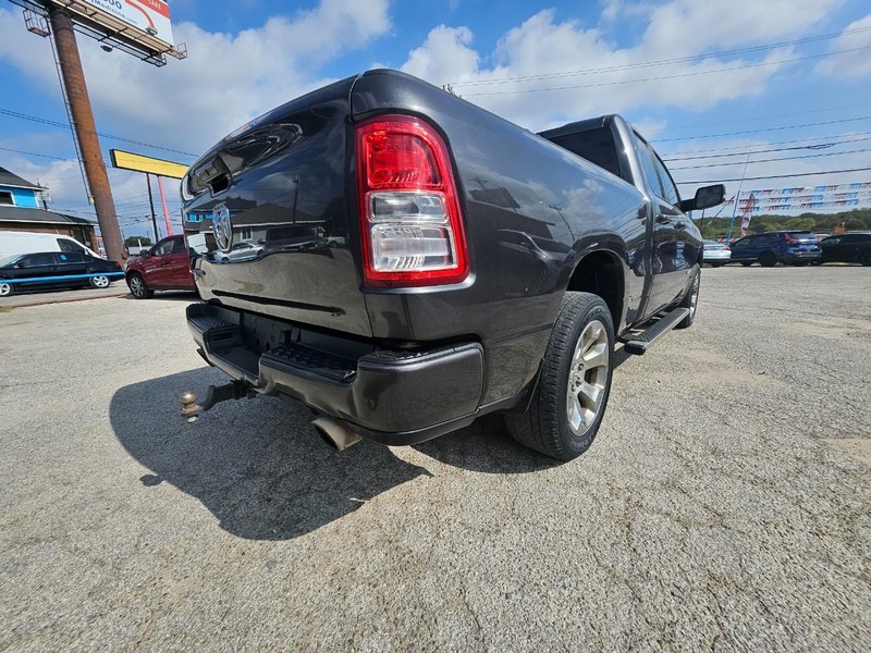 Ram 1500 Vehicle Full-screen Gallery Image 05