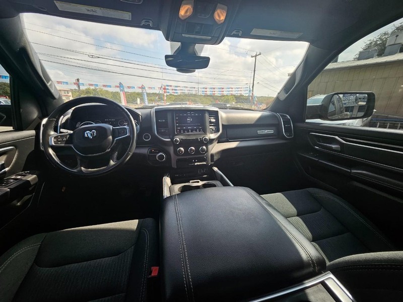 Ram 1500 Vehicle Full-screen Gallery Image 13