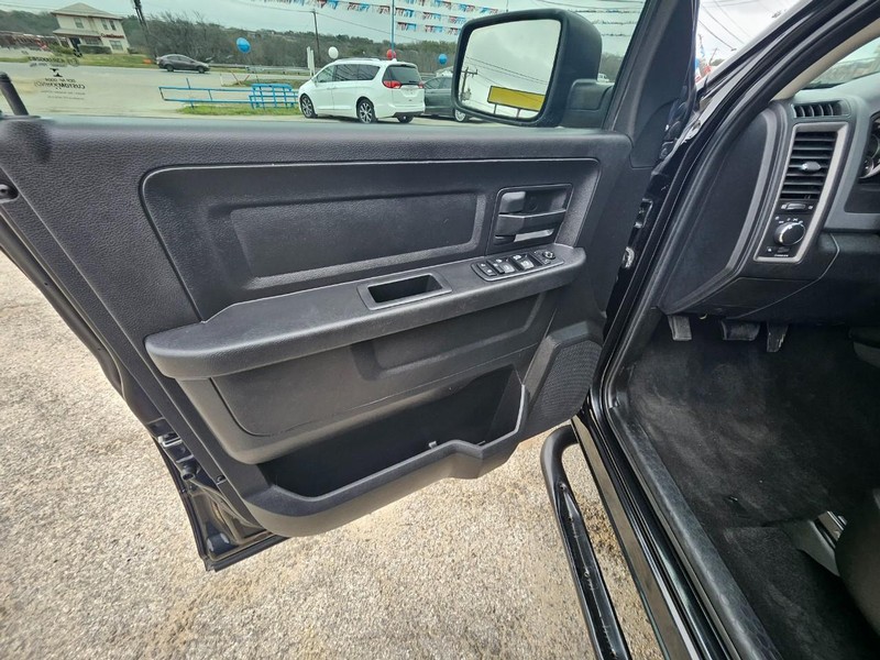 Ram 1500 Vehicle Full-screen Gallery Image 14