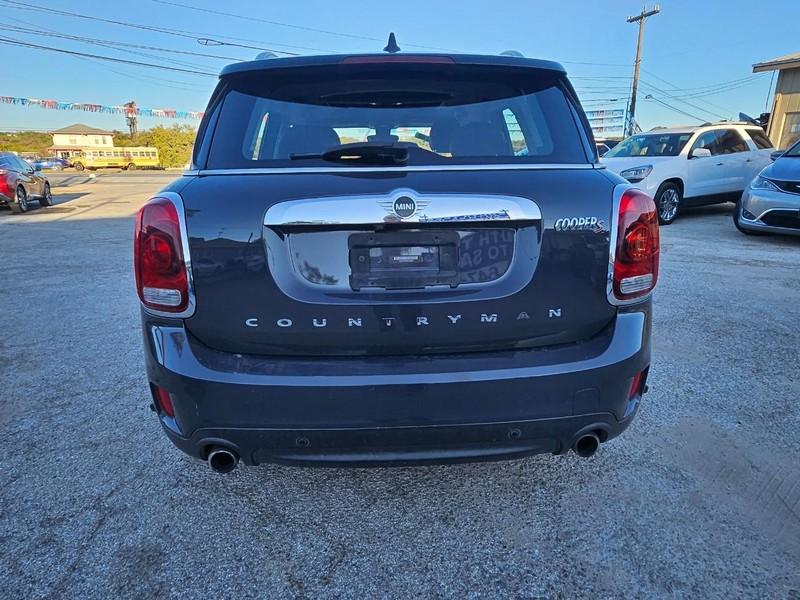 MINI COOPER Vehicle Full-screen Gallery Image 4