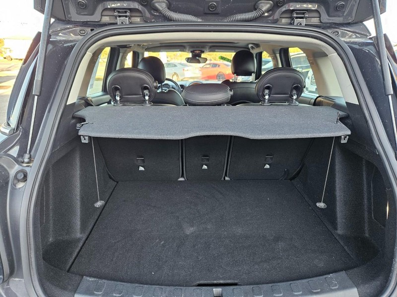 MINI COOPER Vehicle Full-screen Gallery Image 7