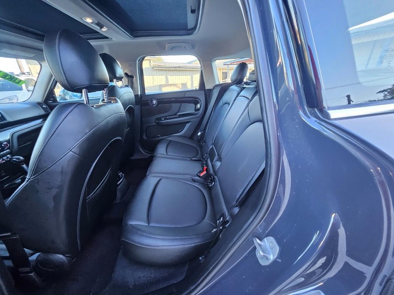 MINI COOPER Vehicle Full-screen Gallery Image 9