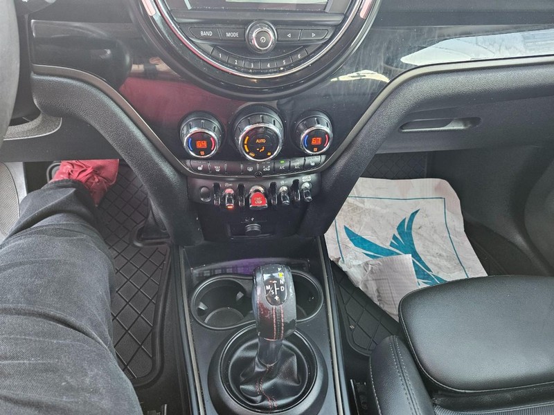 MINI COOPER Vehicle Full-screen Gallery Image 12