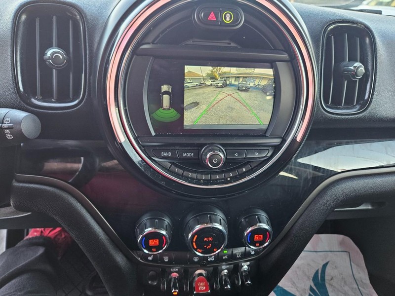 MINI COOPER Vehicle Full-screen Gallery Image 17
