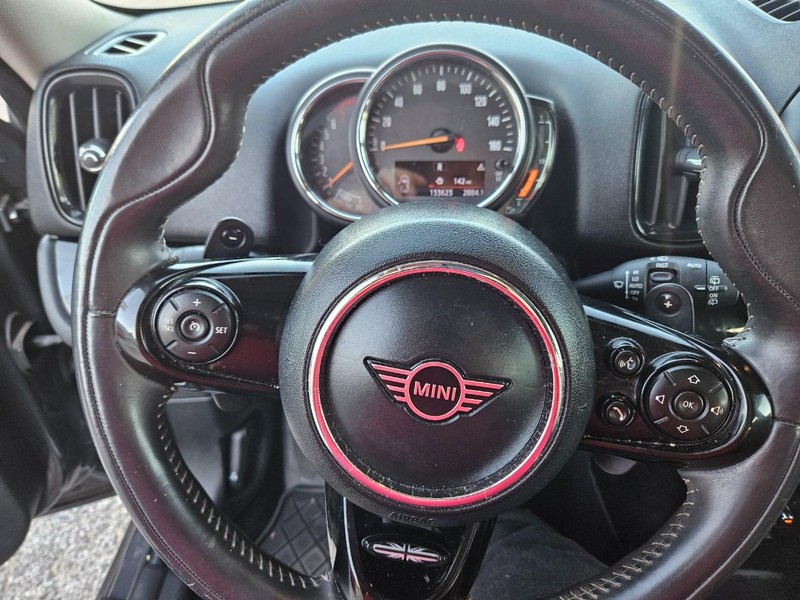 MINI COOPER Vehicle Full-screen Gallery Image 18