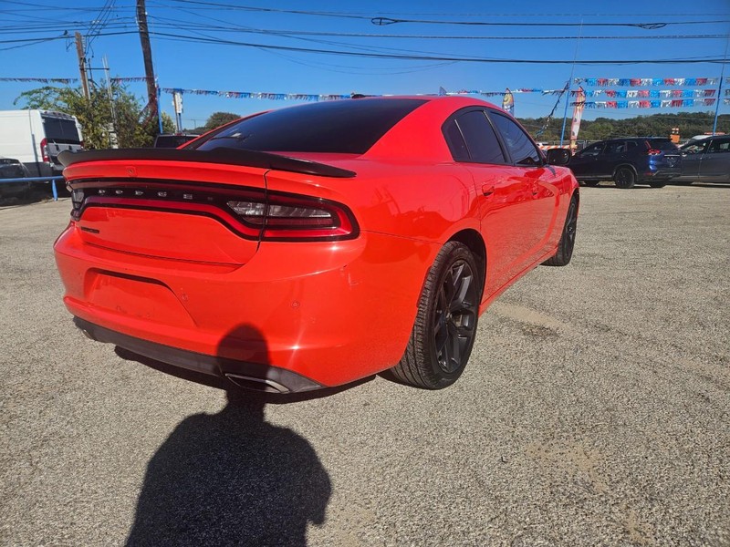 Dodge Charger Vehicle Full-screen Gallery Image 05