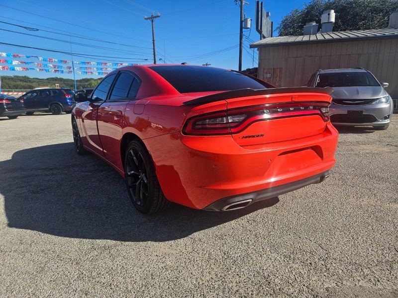 Dodge Charger Vehicle Full-screen Gallery Image 06